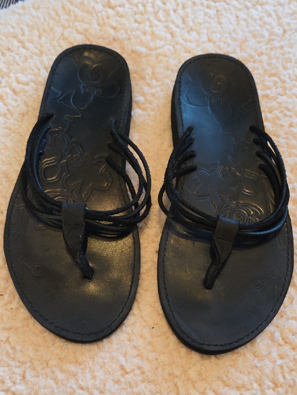 Teva "Mush" Black Strappy Toe-Post Women's Sandals